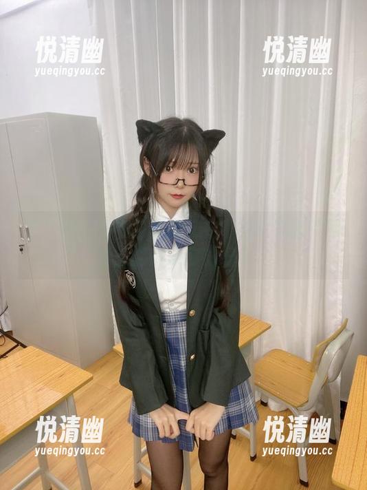 某人找传说中的黑丝皮衣？香草喵露露的图集能解决你的好奇心-悦清幽