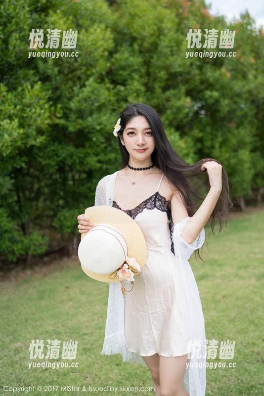 魅妍社 - 杨诺依最新作品完全透明，图片里的小打趣摸不着头脑！-悦清幽