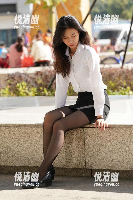 魔镜街拍 - 凯恩的写真，原图里的目光似乎在说：心事重重，不过我明白的。-悦清幽