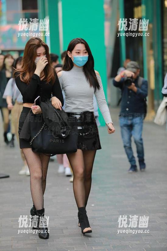 魔镜街拍 - 图册里的艾小青：超短裙和肉丝的完美“斗争”？-悦清幽