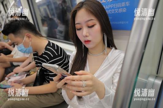 魔镜街拍 - 看完芝芝的蓝色泳衣美图，连我自己都想试试泳衣…可惜这身材不鼓励啊！-悦清幽